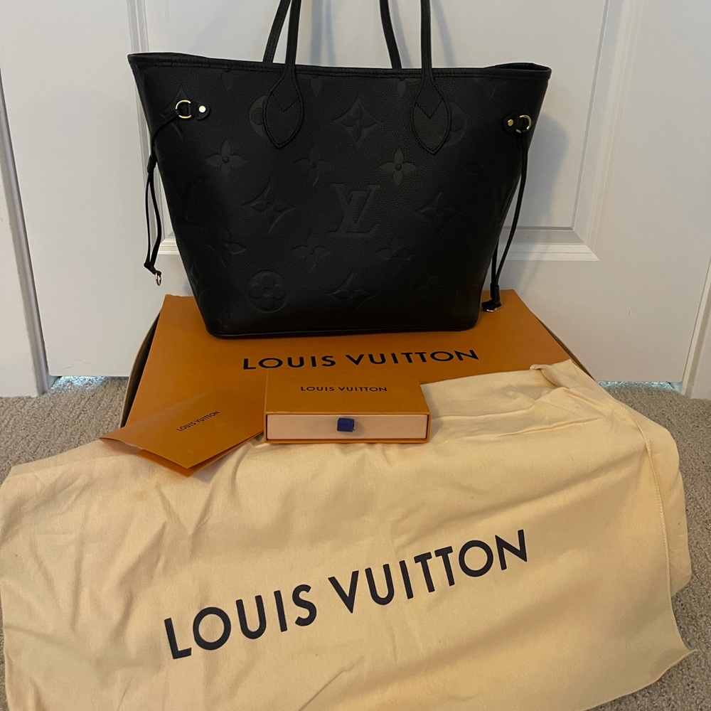 Authentic Louis Vuitton Neverfull MM in noir
